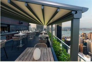 Pergola s pomičnim krovom